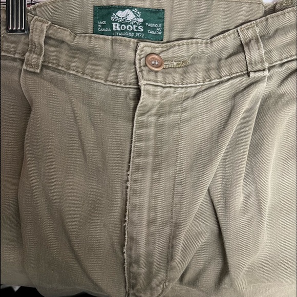 Roots Shorts “FLAWED” - Picture 3 of 4